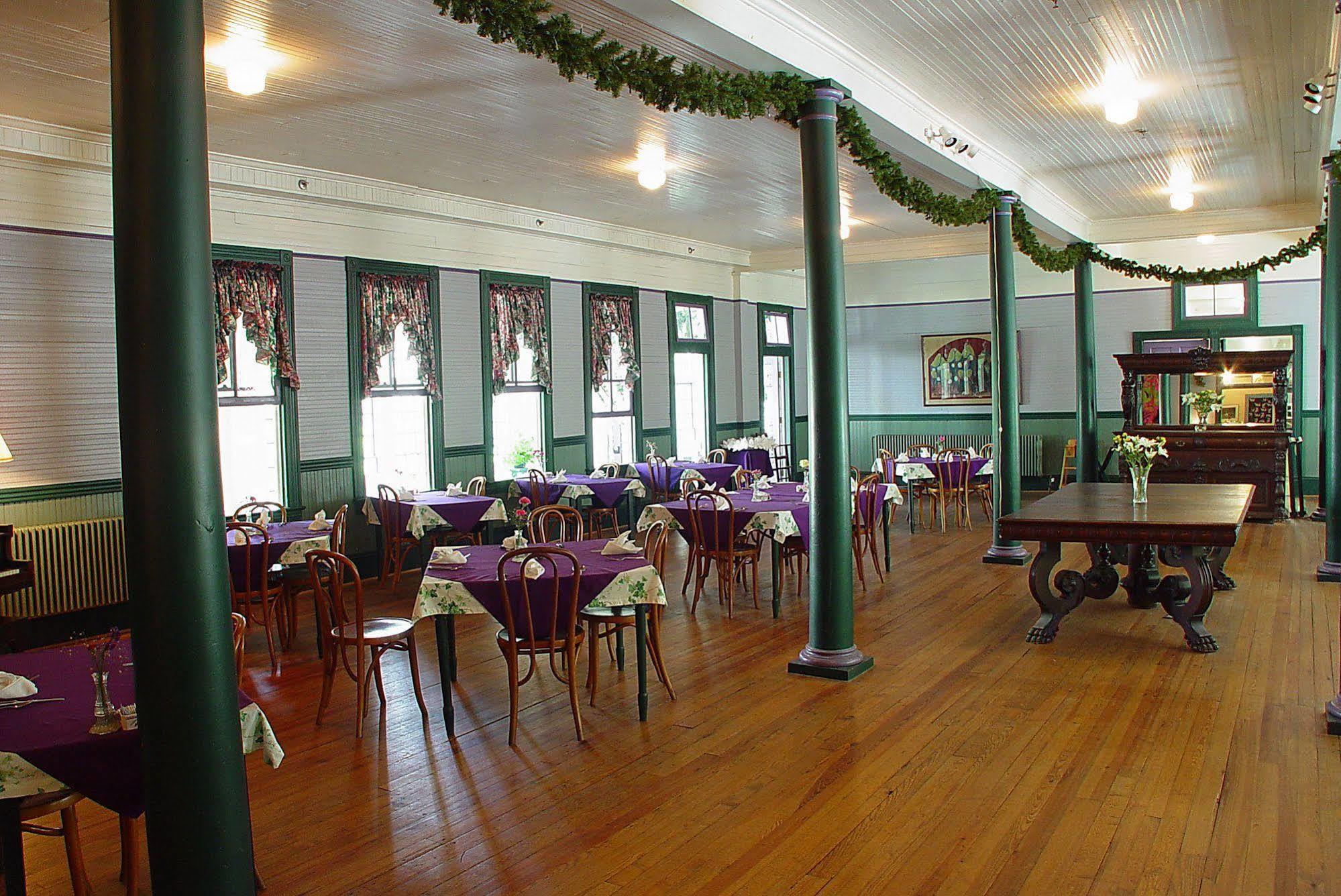 Grand Old Lady Hotel Waynesville Extérieur photo